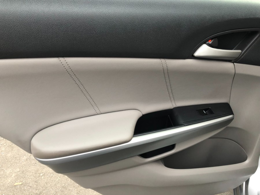 Used Honda Accord Sdn 4dr V6 Auto EX-L w/Navi 2010 | Bristol Auto Center LLC. Bristol, Connecticut Used Honda Accord Sdn 4dr V6 Auto EX-L w/Navi 2010 | Bristol Auto Center LLC. Bristol, Connecticut