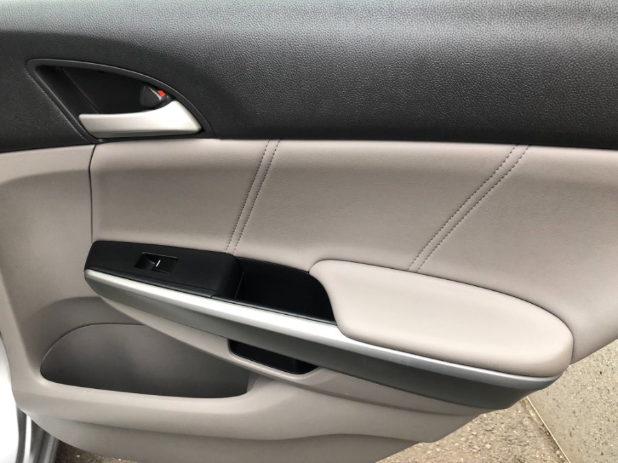 Used Honda Accord Sdn 4dr V6 Auto EX-L w/Navi 2010 | Bristol Auto Center LLC. Bristol, Connecticut Used Honda Accord Sdn 4dr V6 Auto EX-L w/Navi 2010 | Bristol Auto Center LLC. Bristol, Connecticut