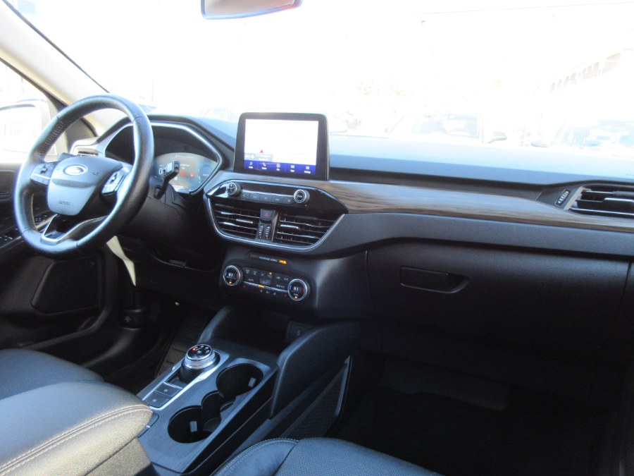 2020 Ford Escape Titanium AWD, available for sale in Linden, New Jersey | Route 27 Auto Mall. Linden, New Jersey 2020 Ford Escape Titanium AWD, available for sale in Linden, New Jersey | Route 27 Auto Mall. Linden, New Jersey