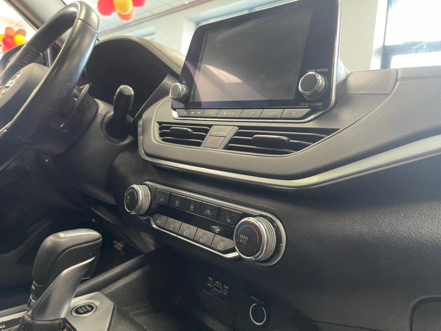 Used Nissan Altima 2.5 SR Sedan 2019 | 5 Towns Drive. Inwood, New York Used Nissan Altima 2.5 SR Sedan 2019 | 5 Towns Drive. Inwood, New York