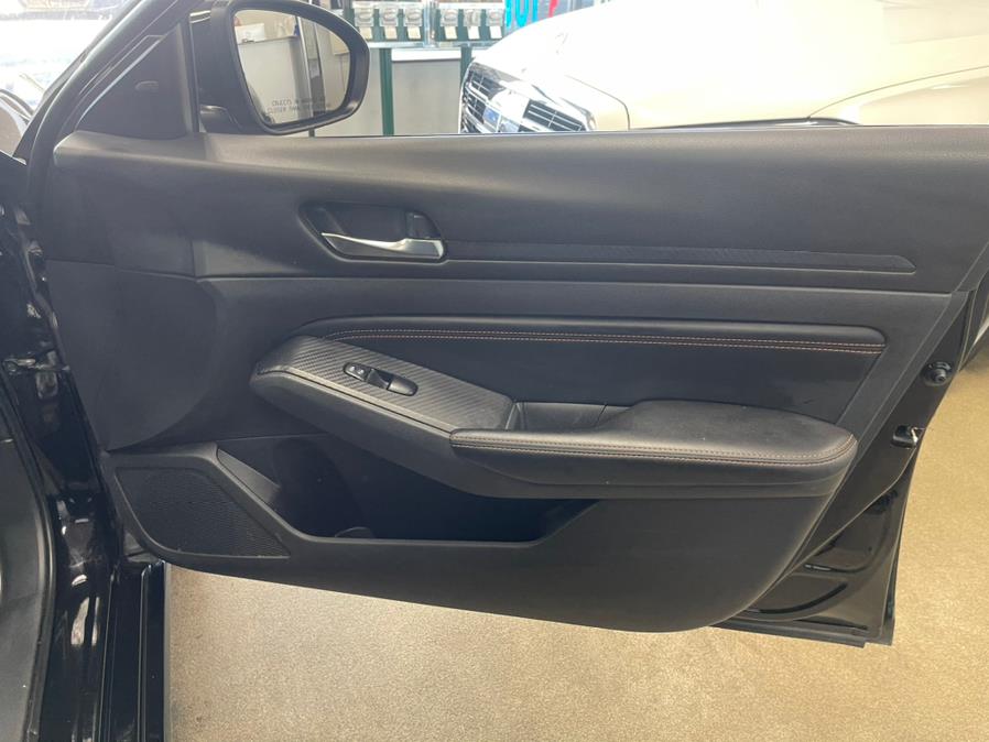 Used Nissan Altima 2.5 SR Sedan 2019 | 5 Towns Drive. Inwood, New York Used Nissan Altima 2.5 SR Sedan 2019 | 5 Towns Drive. Inwood, New York