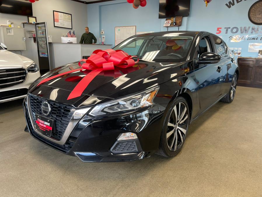 Used Nissan Altima 2.5 SR Sedan 2019 | 5 Towns Drive. Inwood, New York Used Nissan Altima 2.5 SR Sedan 2019 | 5 Towns Drive. Inwood, New York