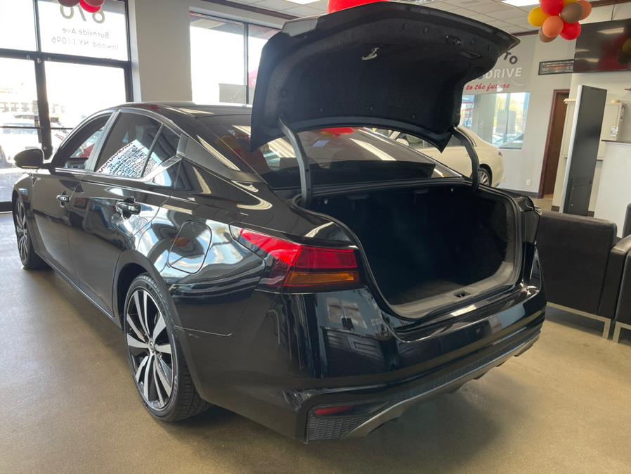 Used Nissan Altima 2.5 SR Sedan 2019 | 5 Towns Drive. Inwood, New York Used Nissan Altima 2.5 SR Sedan 2019 | 5 Towns Drive. Inwood, New York