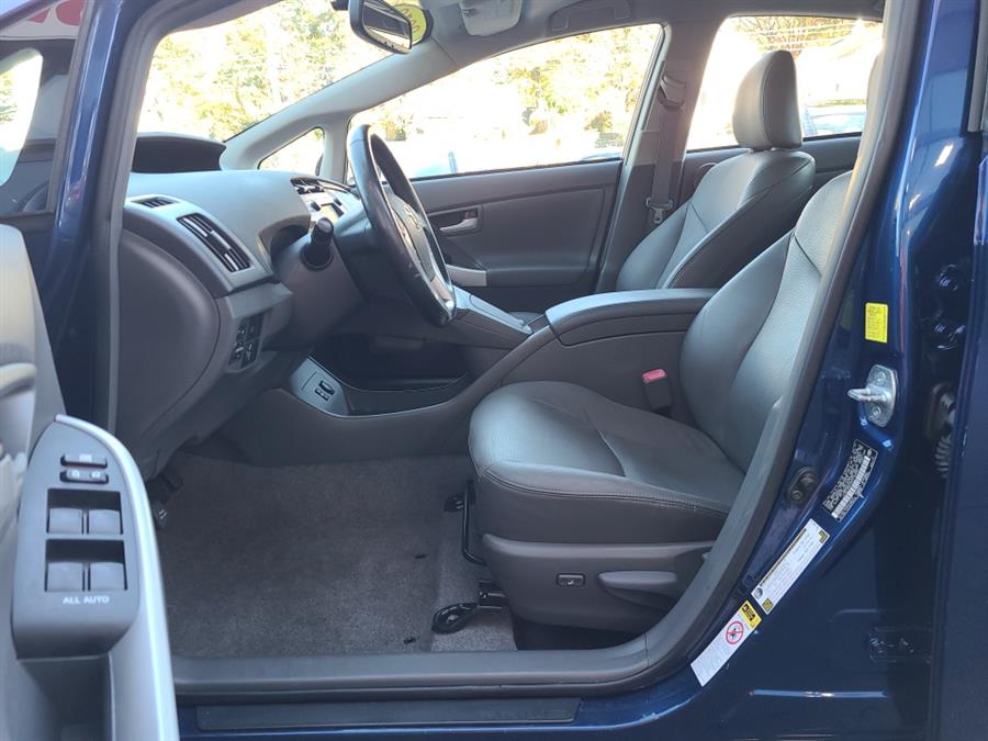 2010 Toyota Prius 5dr HB V, available for sale in Waterbury, Connecticut | National Auto Brokers, Inc.. Waterbury, Connecticut 2010 Toyota Prius 5dr HB V, available for sale in Waterbury, Connecticut | National Auto Brokers, Inc.. Waterbury, Connecticut