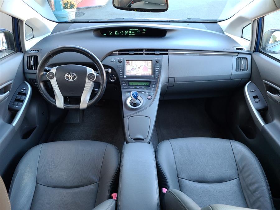 2010 Toyota Prius 5dr HB V, available for sale in Waterbury, Connecticut | National Auto Brokers, Inc.. Waterbury, Connecticut 2010 Toyota Prius 5dr HB V, available for sale in Waterbury, Connecticut | National Auto Brokers, Inc.. Waterbury, Connecticut