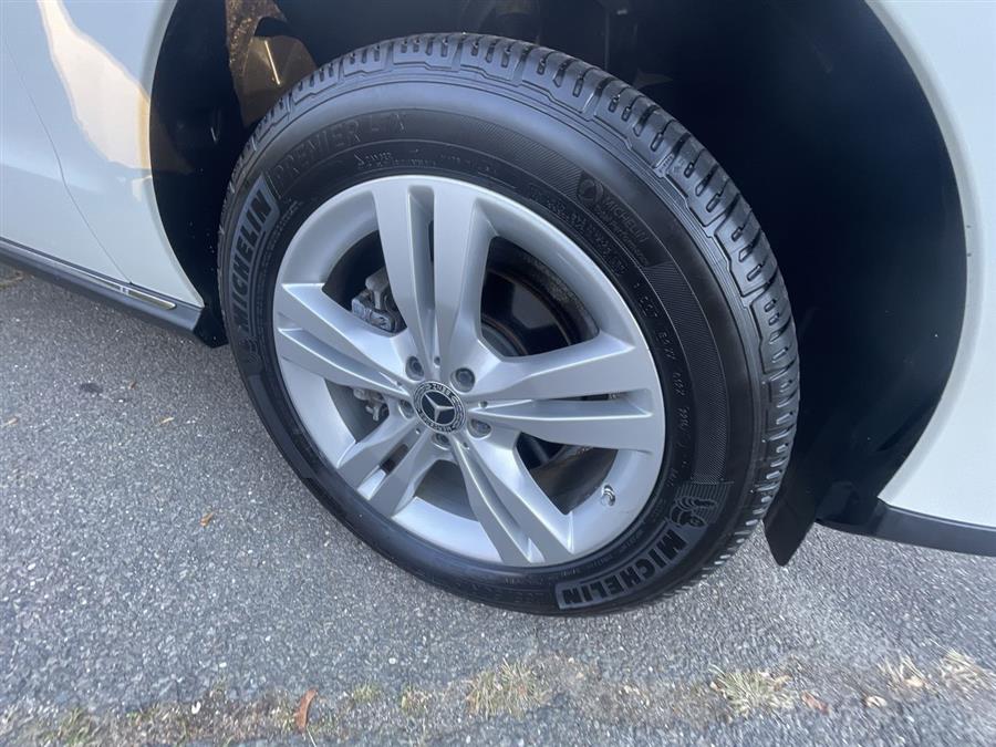 2013 Mercedes-Benz M-Class 4MATIC 4dr ML 350, available for sale in Stratford, Connecticut | Wiz Leasing Inc. Stratford, Connecticut 2013 Mercedes-Benz M-Class 4MATIC 4dr ML 350, available for sale in Stratford, Connecticut | Wiz Leasing Inc. Stratford, Connecticut