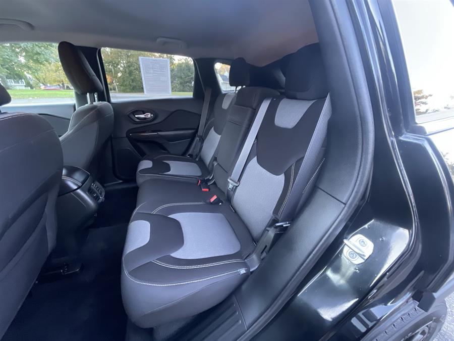 Used Jeep Cherokee 4WD 4dr Latitude 2014 | Wiz Leasing Inc. Stratford, Connecticut Used Jeep Cherokee 4WD 4dr Latitude 2014 | Wiz Leasing Inc. Stratford, Connecticut