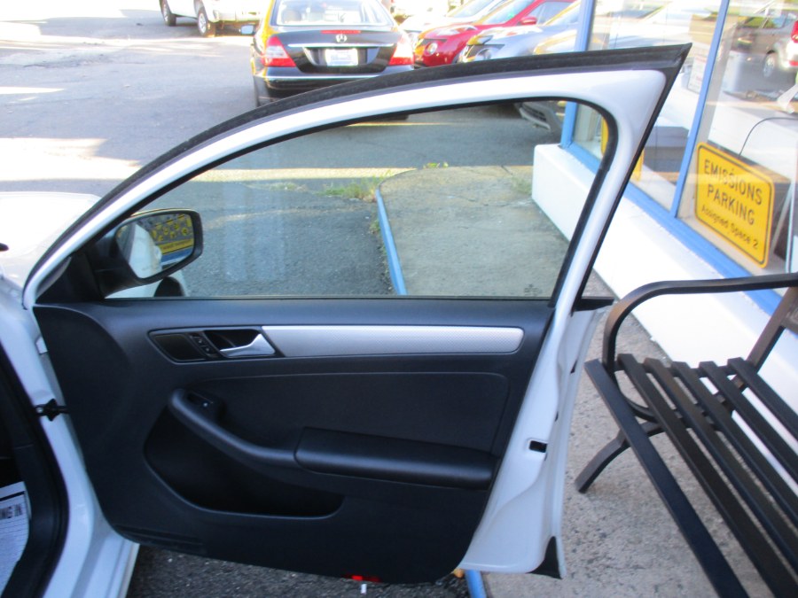 Used Volkswagen Jetta Sedan 4dr Auto 1.8T SE PZEV 2015 | Cos Central Auto. Meriden, Connecticut Used Volkswagen Jetta Sedan 4dr Auto 1.8T SE PZEV 2015 | Cos Central Auto. Meriden, Connecticut