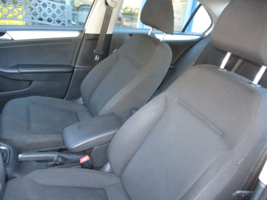 Used Volkswagen Jetta Sedan 4dr Auto 1.8T SE PZEV 2015 | Cos Central Auto. Meriden, Connecticut Used Volkswagen Jetta Sedan 4dr Auto 1.8T SE PZEV 2015 | Cos Central Auto. Meriden, Connecticut