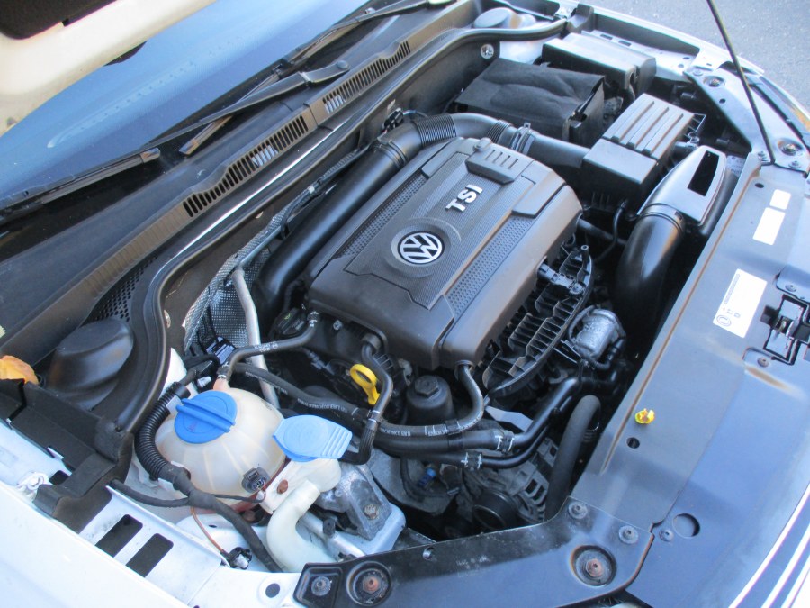 Used Volkswagen Jetta Sedan 4dr Auto 1.8T SE PZEV 2015 | Cos Central Auto. Meriden, Connecticut Used Volkswagen Jetta Sedan 4dr Auto 1.8T SE PZEV 2015 | Cos Central Auto. Meriden, Connecticut