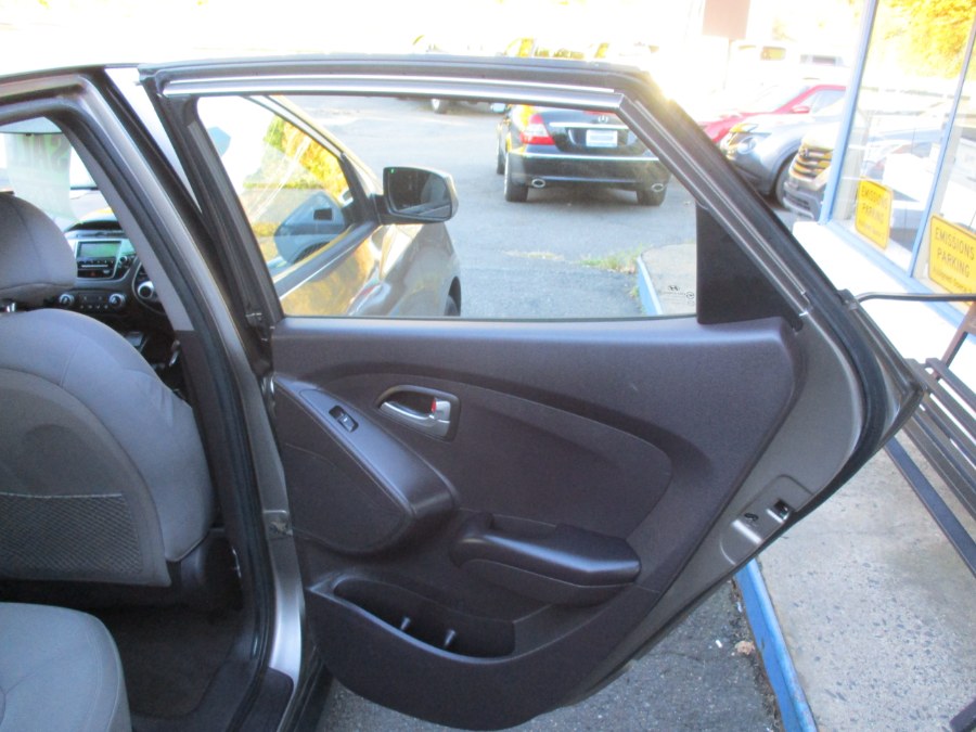 Used Hyundai Tucson GLS 2010 | Cos Central Auto. Meriden, Connecticut Used Hyundai Tucson GLS 2010 | Cos Central Auto. Meriden, Connecticut