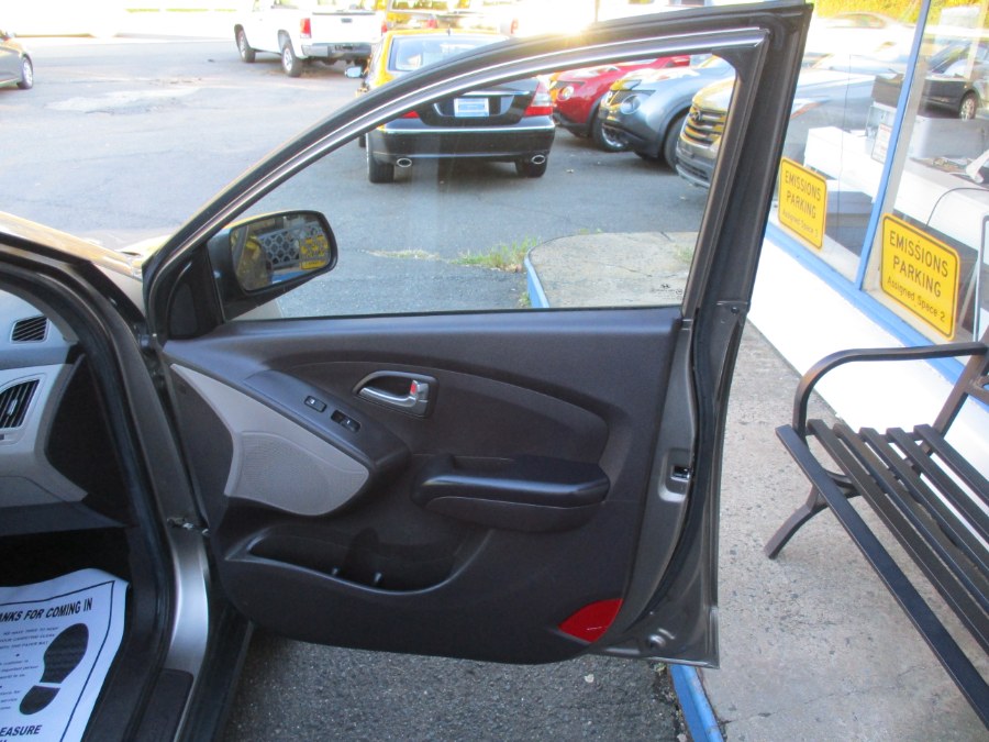 Used Hyundai Tucson GLS 2010 | Cos Central Auto. Meriden, Connecticut Used Hyundai Tucson GLS 2010 | Cos Central Auto. Meriden, Connecticut