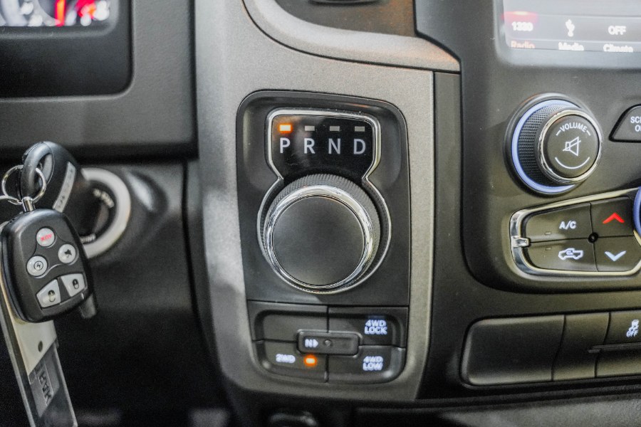 Used Ram 1500 Classic Express 4x4 Crew Cab 5''7" Box 2019 | 26 Motors Corp. Bronx, New York Used Ram 1500 Classic Express 4x4 Crew Cab 5''7" Box 2019 | 26 Motors Corp. Bronx, New York