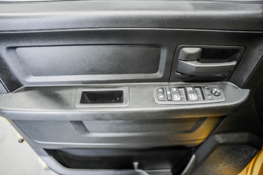 Used Ram 1500 Classic Express 4x4 Crew Cab 5''7" Box 2019 | 26 Motors Corp. Bronx, New York Used Ram 1500 Classic Express 4x4 Crew Cab 5''7" Box 2019 | 26 Motors Corp. Bronx, New York