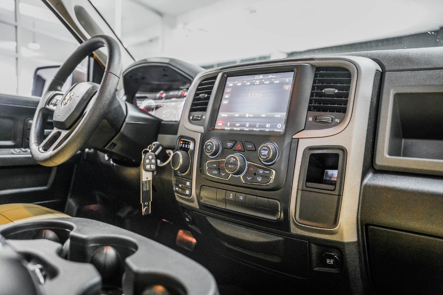 Used Ram 1500 Classic Express 4x4 Crew Cab 5''7" Box 2019 | 26 Motors Corp. Bronx, New York Used Ram 1500 Classic Express 4x4 Crew Cab 5''7" Box 2019 | 26 Motors Corp. Bronx, New York