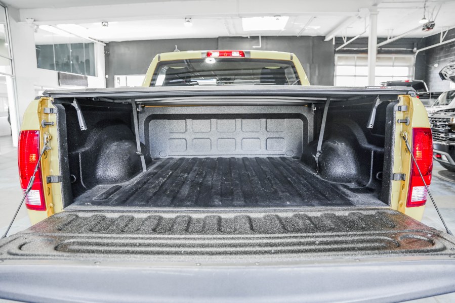 Used Ram 1500 Classic Express 4x4 Crew Cab 5''7" Box 2019 | 26 Motors Corp. Bronx, New York Used Ram 1500 Classic Express 4x4 Crew Cab 5''7" Box 2019 | 26 Motors Corp. Bronx, New York