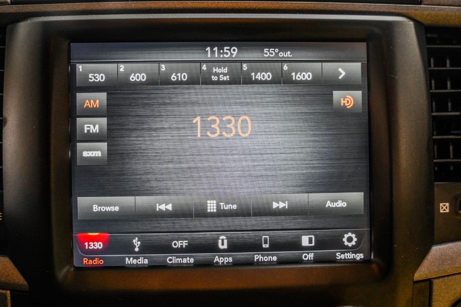 Used Ram 1500 Classic Express 4x4 Crew Cab 5''7" Box 2019 | 26 Motors Corp. Bronx, New York Used Ram 1500 Classic Express 4x4 Crew Cab 5''7" Box 2019 | 26 Motors Corp. Bronx, New York
