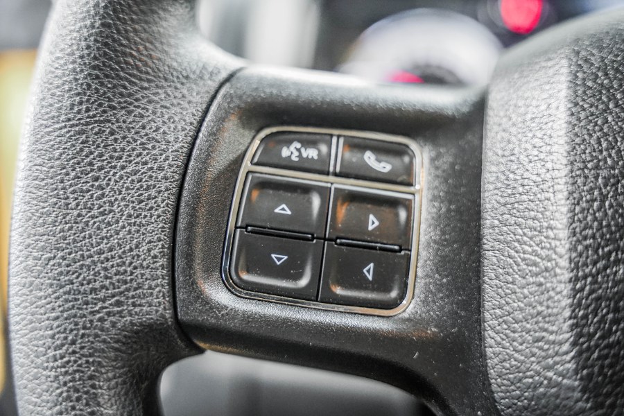 Used Ram 1500 Classic Express 4x4 Crew Cab 5''7" Box 2019 | 26 Motors Corp. Bronx, New York Used Ram 1500 Classic Express 4x4 Crew Cab 5''7" Box 2019 | 26 Motors Corp. Bronx, New York