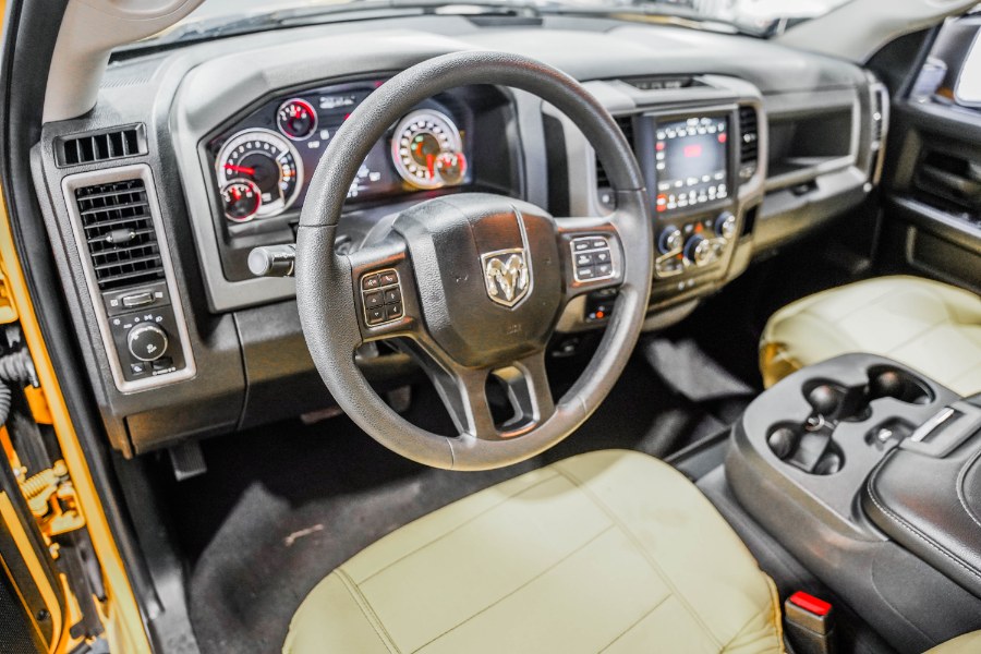 Used Ram 1500 Classic Express 4x4 Crew Cab 5''7" Box 2019 | 26 Motors Corp. Bronx, New York Used Ram 1500 Classic Express 4x4 Crew Cab 5''7" Box 2019 | 26 Motors Corp. Bronx, New York