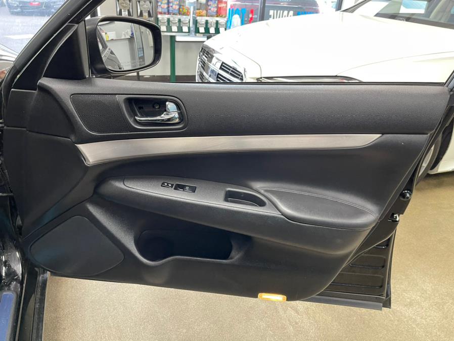 2015 INFINITI Q40 4dr Sdn AWD, available for sale in Inwood, New York | 5 Towns Drive. Inwood, New York 2015 INFINITI Q40 4dr Sdn AWD, available for sale in Inwood, New York | 5 Towns Drive. Inwood, New York
