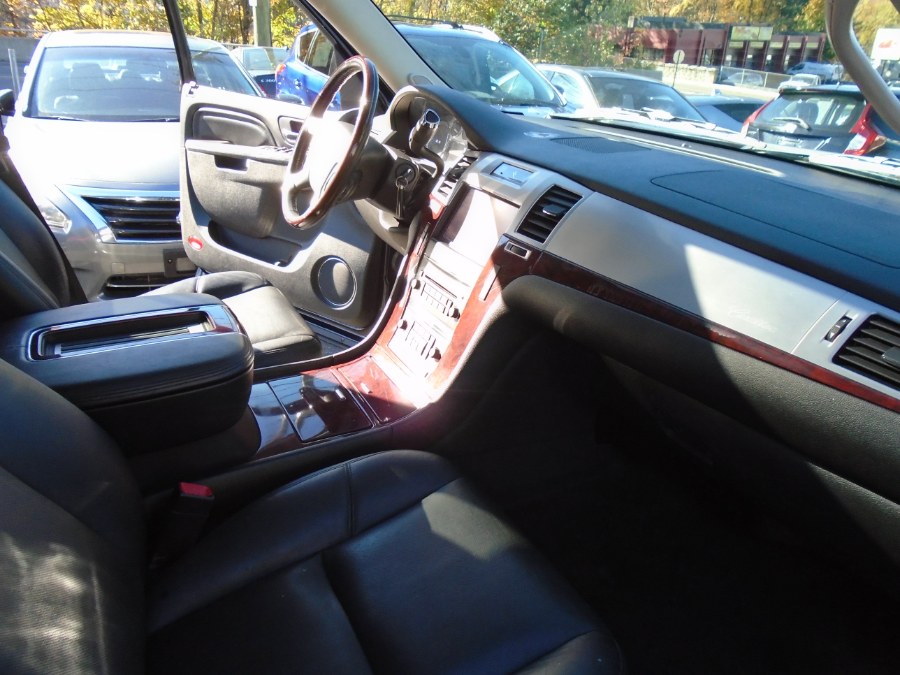 Used Cadillac Escalade ESV AWD 4dr Luxury 2013 | Jim Juliani Motors. Waterbury, Connecticut