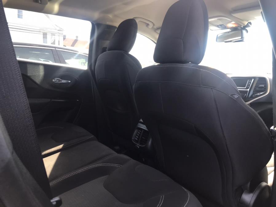 Used Jeep Cherokee 4WD 4dr Latitude 2015 | Affordable Motors Inc. Bridgeport, Connecticut Used Jeep Cherokee 4WD 4dr Latitude 2015 | Affordable Motors Inc. Bridgeport, Connecticut