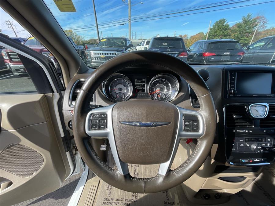 Used Chrysler Town & Country 4dr Wgn Touring 2014 | Wiz Sports and Imports. Milford, Connecticut Used Chrysler Town & Country 4dr Wgn Touring 2014 | Wiz Sports and Imports. Milford, Connecticut