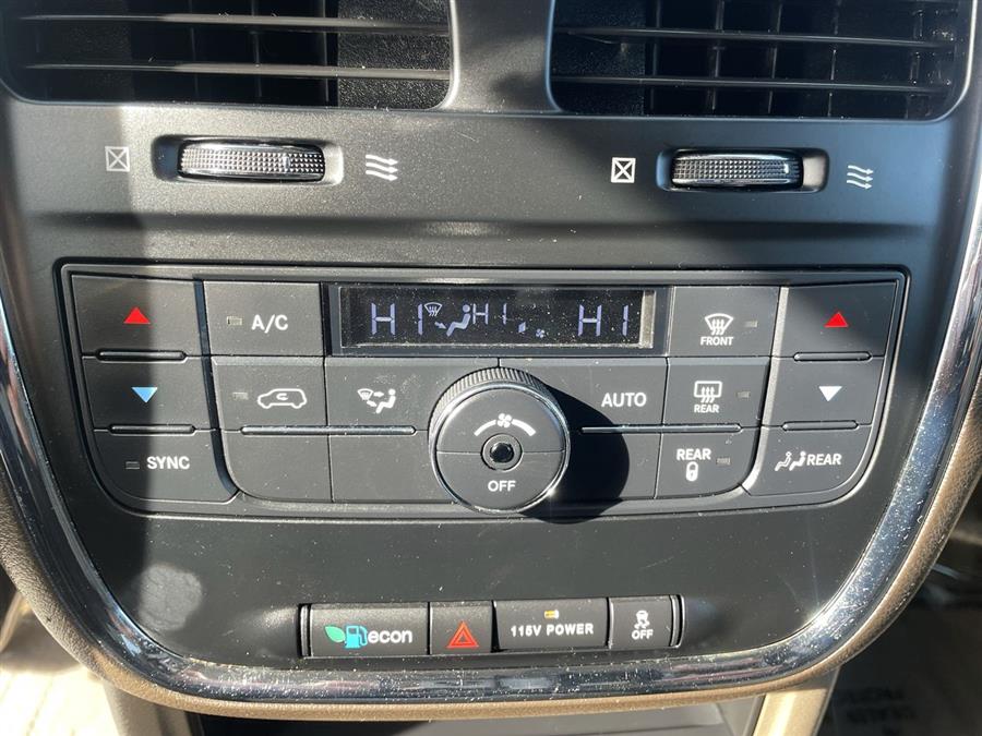 Used Chrysler Town & Country 4dr Wgn Touring 2014 | Wiz Sports and Imports. Milford, Connecticut Used Chrysler Town & Country 4dr Wgn Touring 2014 | Wiz Sports and Imports. Milford, Connecticut