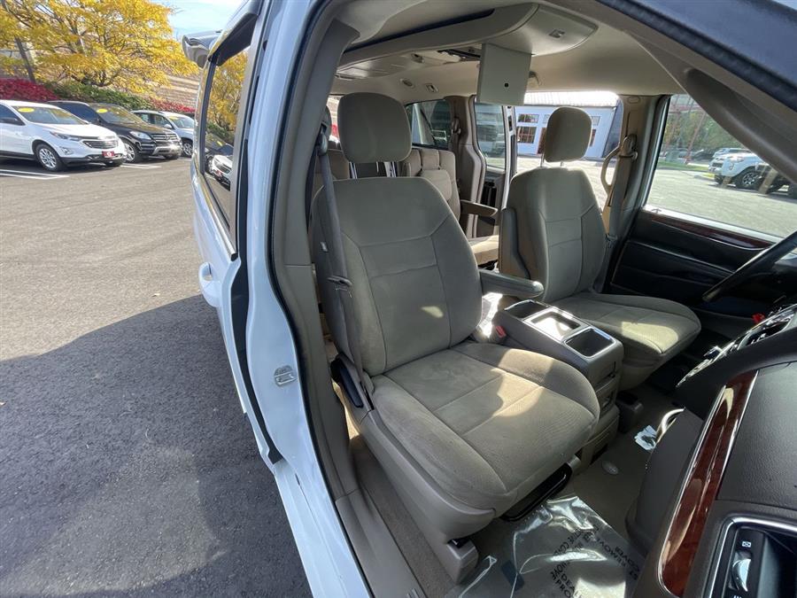 Used Chrysler Town & Country 4dr Wgn Touring 2014 | Wiz Sports and Imports. Milford, Connecticut Used Chrysler Town & Country 4dr Wgn Touring 2014 | Wiz Sports and Imports. Milford, Connecticut