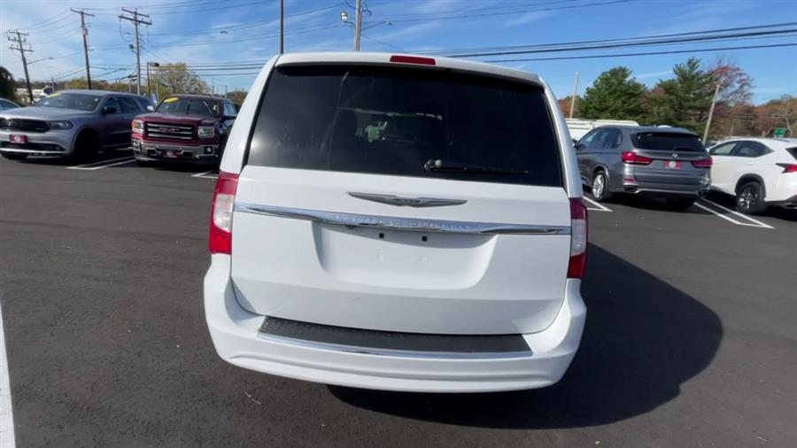 Used Chrysler Town & Country 4dr Wgn Touring 2014 | Wiz Sports and Imports. Milford, Connecticut Used Chrysler Town & Country 4dr Wgn Touring 2014 | Wiz Sports and Imports. Milford, Connecticut