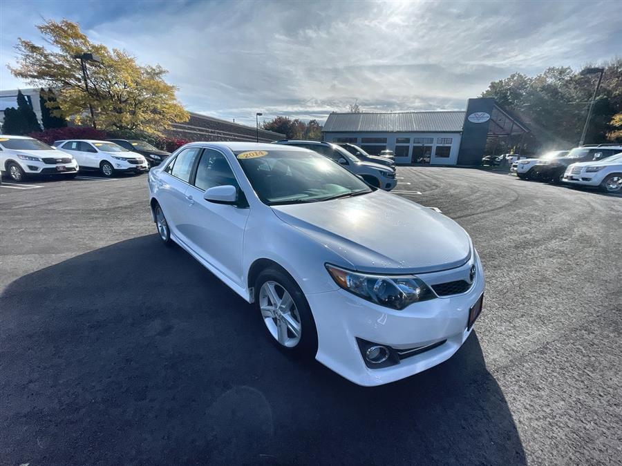 2014 Toyota Camry 4dr Sdn I4 Auto SE (Natl) *Ltd Avail*, available for sale in Stratford, Connecticut | Wiz Leasing Inc. Stratford, Connecticut