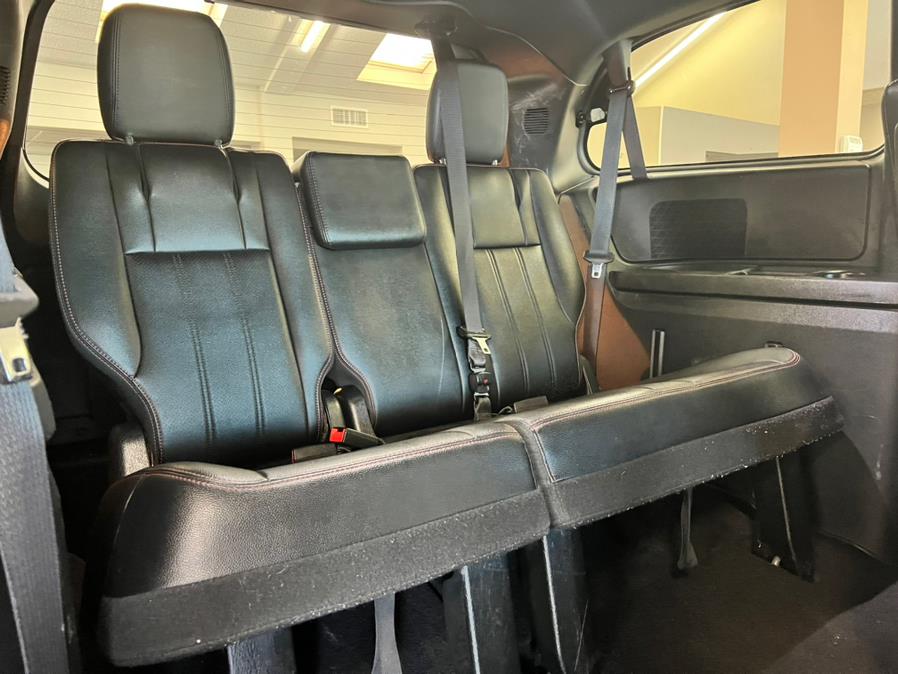 Used Dodge Grand Caravan GT Wagon 2019 | Power Motors East. Massapequa Park, New York Used Dodge Grand Caravan GT Wagon 2019 | Power Motors East. Massapequa Park, New York