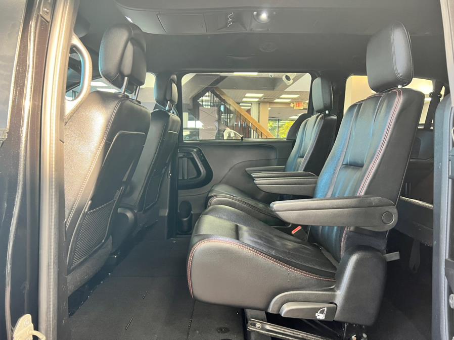 Used Dodge Grand Caravan GT Wagon 2019 | Power Motors East. Massapequa Park, New York Used Dodge Grand Caravan GT Wagon 2019 | Power Motors East. Massapequa Park, New York