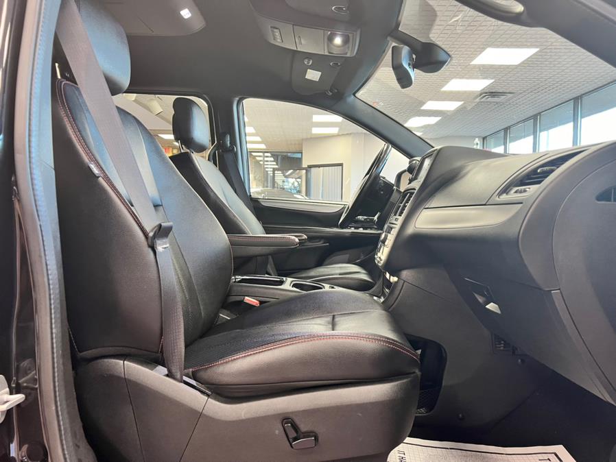 Used Dodge Grand Caravan GT Wagon 2019 | Power Motors East. Massapequa Park, New York Used Dodge Grand Caravan GT Wagon 2019 | Power Motors East. Massapequa Park, New York