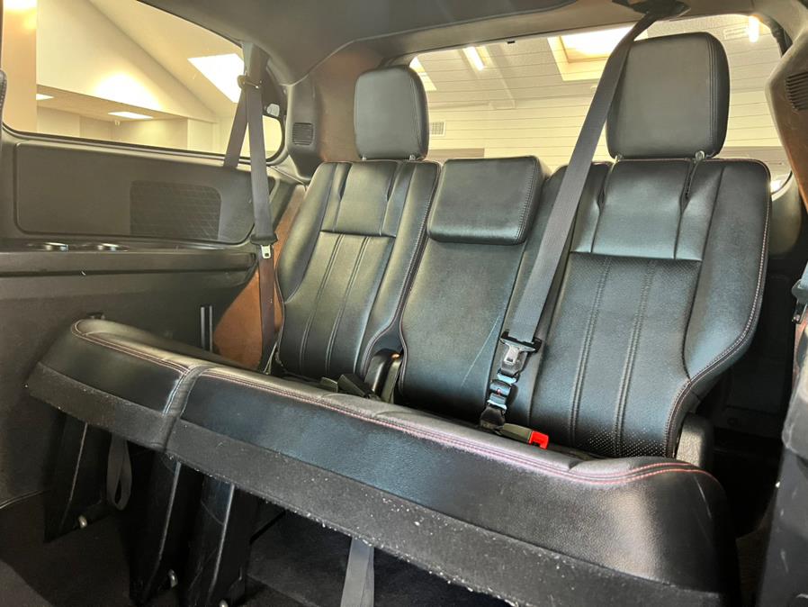Used Dodge Grand Caravan GT Wagon 2019 | Power Motors East. Massapequa Park, New York Used Dodge Grand Caravan GT Wagon 2019 | Power Motors East. Massapequa Park, New York