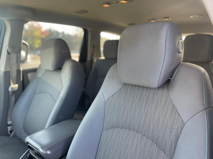 Used Chevrolet Traverse AWD 4dr LS 2015 | NYC Automart Inc. Brooklyn, New York Used Chevrolet Traverse AWD 4dr LS 2015 | NYC Automart Inc. Brooklyn, New York