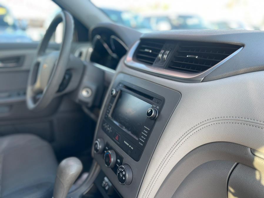 Used Chevrolet Traverse AWD 4dr LS 2015 | NYC Automart Inc. Brooklyn, New York Used Chevrolet Traverse AWD 4dr LS 2015 | NYC Automart Inc. Brooklyn, New York