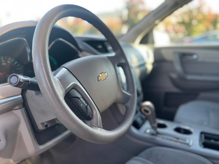 Used Chevrolet Traverse AWD 4dr LS 2015 | NYC Automart Inc. Brooklyn, New York Used Chevrolet Traverse AWD 4dr LS 2015 | NYC Automart Inc. Brooklyn, New York