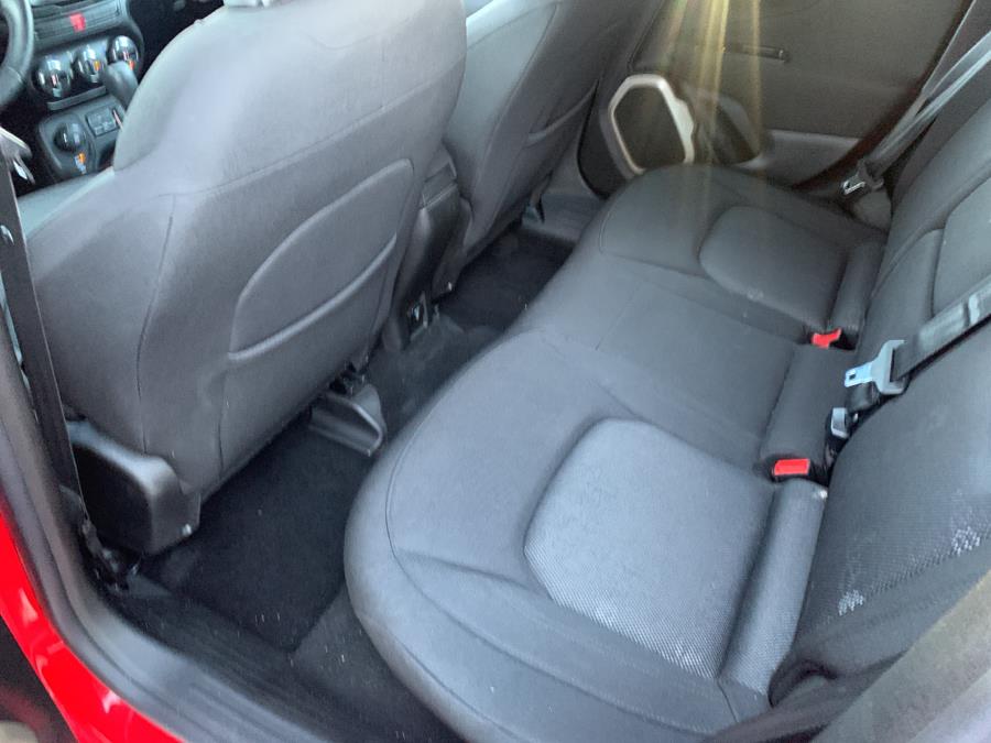 Used Jeep Renegade 4WD 4dr Latitude 2015 | Dealertown Auto Wholesalers. Milford, Connecticut Used Jeep Renegade 4WD 4dr Latitude 2015 | Dealertown Auto Wholesalers. Milford, Connecticut