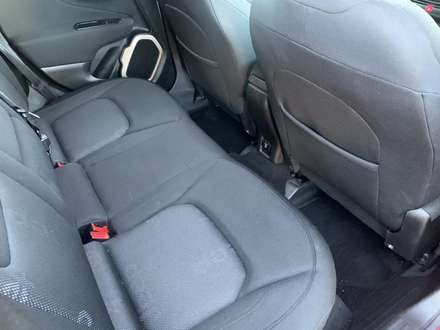 Used Jeep Renegade 4WD 4dr Latitude 2015 | Dealertown Auto Wholesalers. Milford, Connecticut Used Jeep Renegade 4WD 4dr Latitude 2015 | Dealertown Auto Wholesalers. Milford, Connecticut