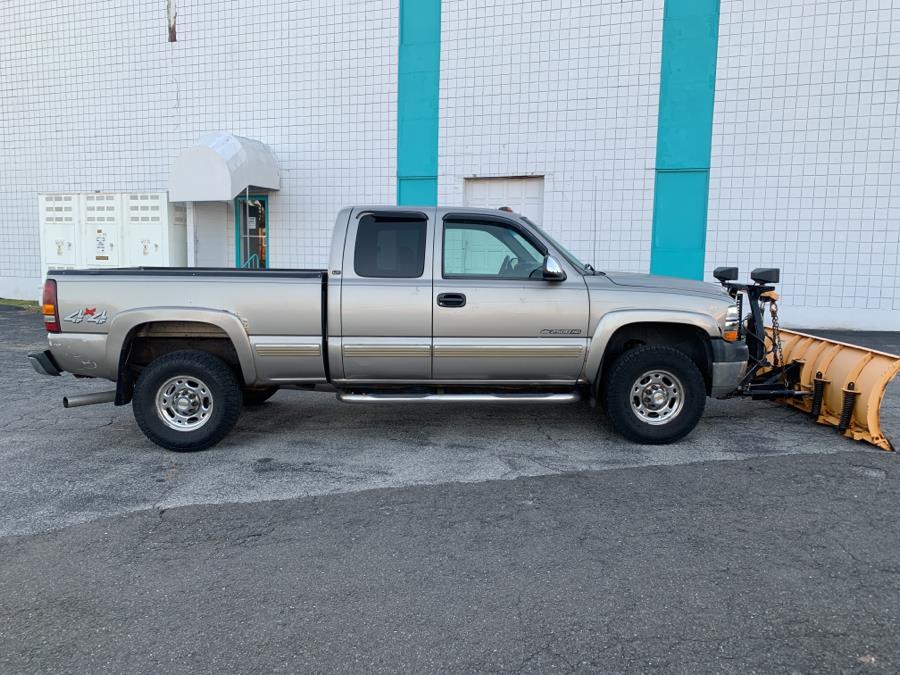 2002 Chevrolet Silverado 2500HD Ext Cab 157.5" WB 4WD LT, available for sale in Milford, Connecticut | Dealertown Auto Wholesalers. Milford, Connecticut