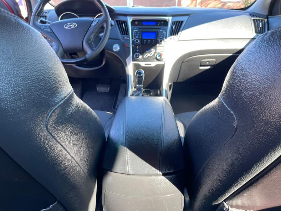 2011 Hyundai Sonata 4dr Sdn 2.4L Auto SE, available for sale in New Britain, Connecticut | Supreme Automotive. New Britain, Connecticut 2011 Hyundai Sonata 4dr Sdn 2.4L Auto SE, available for sale in New Britain, Connecticut | Supreme Automotive. New Britain, Connecticut