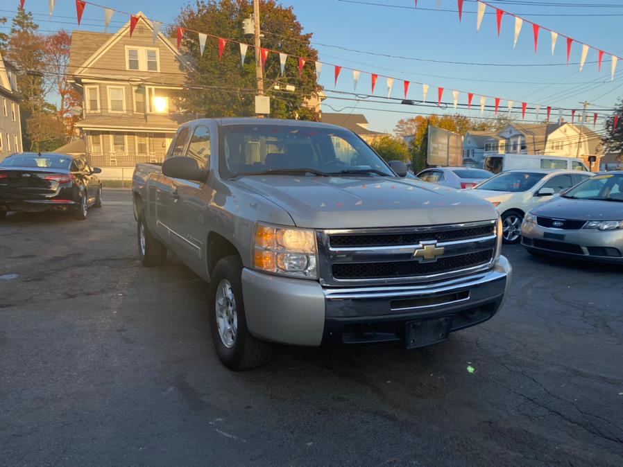 2009 Chevrolet Silverado 1500 4WD Ext Cab 143.5" LT, available for sale in Bridgeport, Connecticut | CT Auto. Bridgeport, Connecticut 2009 Chevrolet Silverado 1500 4WD Ext Cab 143.5" LT, available for sale in Bridgeport, Connecticut | CT Auto. Bridgeport, Connecticut