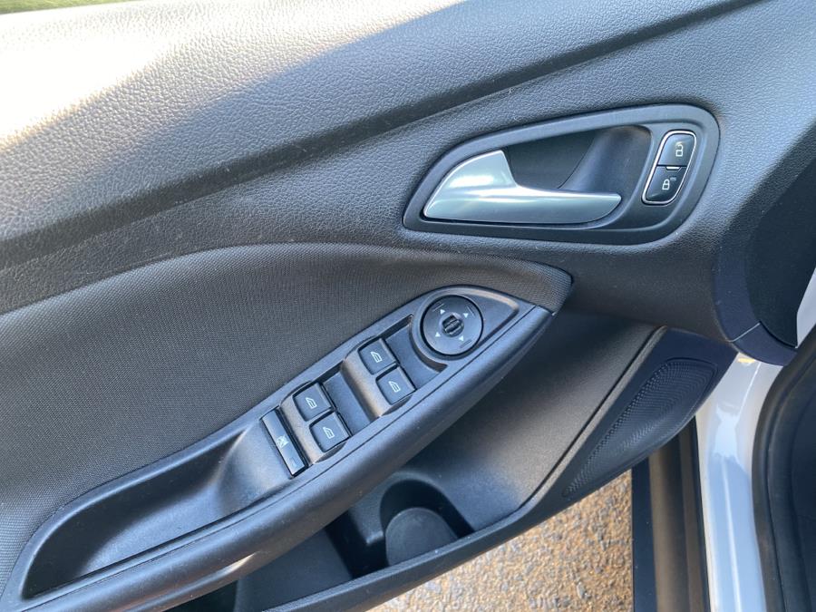 2016 Ford Focus 4dr Sdn SE, available for sale in Stamford, Connecticut | Harbor View Auto Sales LLC. Stamford, Connecticut 2016 Ford Focus 4dr Sdn SE, available for sale in Stamford, Connecticut | Harbor View Auto Sales LLC. Stamford, Connecticut