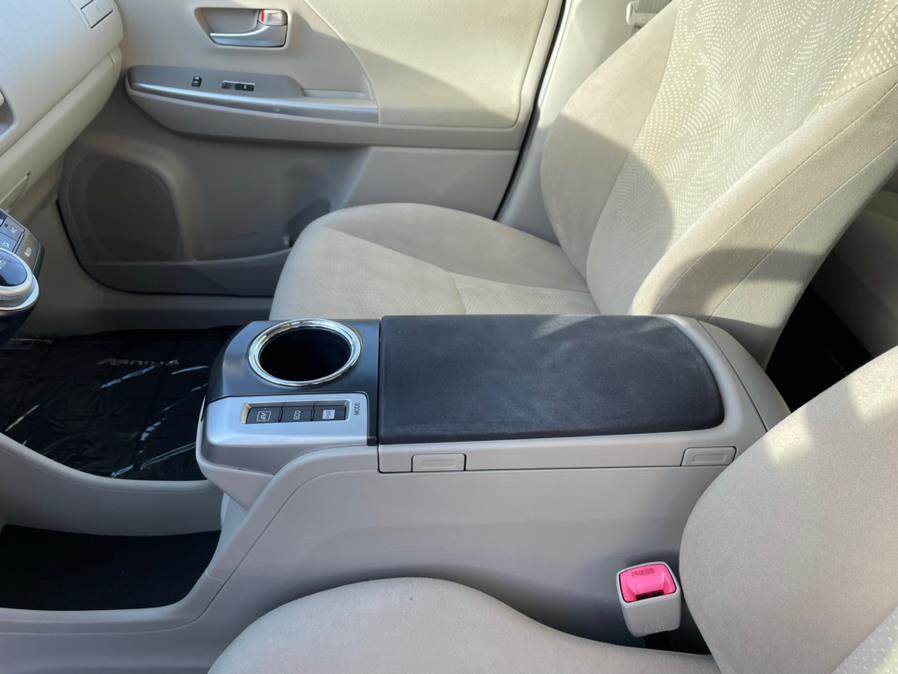 Used Toyota Prius V Three 2013 | Green Light Auto Wholesale. Daly City, California Used Toyota Prius V Three 2013 | Green Light Auto Wholesale. Daly City, California
