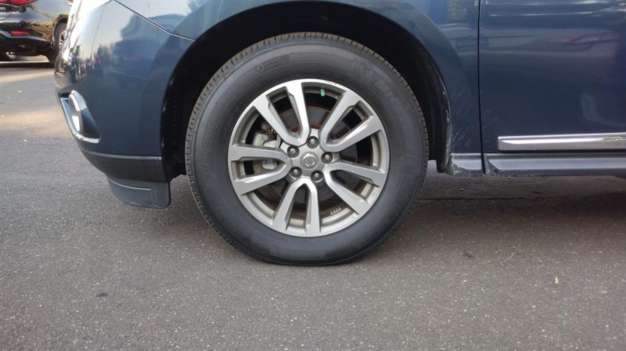 2013 Nissan Pathfinder 4WD 4dr SL, available for sale in Elmont, New York | Sunrise of Elmont. Elmont, New York 2013 Nissan Pathfinder 4WD 4dr SL, available for sale in Elmont, New York | Sunrise of Elmont. Elmont, New York