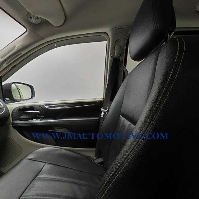 2016 Chrysler Town & Country 4dr Wgn Touring, available for sale in Naugatuck, Connecticut | J&M Automotive Sls&Svc LLC. Naugatuck, Connecticut 2016 Chrysler Town & Country 4dr Wgn Touring, available for sale in Naugatuck, Connecticut | J&M Automotive Sls&Svc LLC. Naugatuck, Connecticut