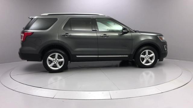 Used Ford Explorer 4WD 4dr XLT 2016 | J&M Automotive Sls&Svc LLC. Naugatuck, Connecticut Used Ford Explorer 4WD 4dr XLT 2016 | J&M Automotive Sls&Svc LLC. Naugatuck, Connecticut