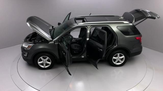 Used Ford Explorer 4WD 4dr XLT 2016 | J&M Automotive Sls&Svc LLC. Naugatuck, Connecticut Used Ford Explorer 4WD 4dr XLT 2016 | J&M Automotive Sls&Svc LLC. Naugatuck, Connecticut