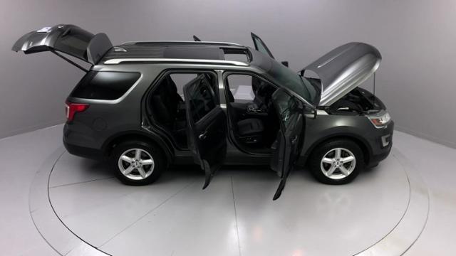Used Ford Explorer 4WD 4dr XLT 2016 | J&M Automotive Sls&Svc LLC. Naugatuck, Connecticut Used Ford Explorer 4WD 4dr XLT 2016 | J&M Automotive Sls&Svc LLC. Naugatuck, Connecticut